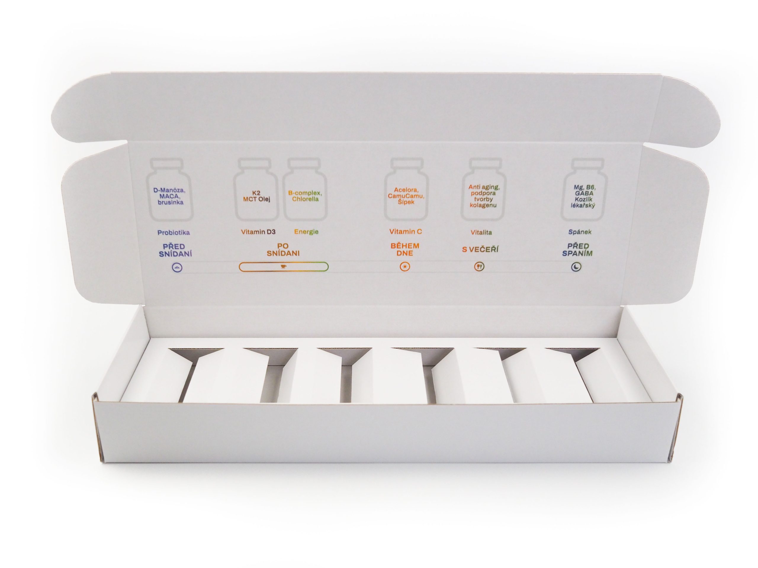 Klopová krabice na vitamíny byla vyrobena s proložkou, do které se vkládá balení s pilulkami.  Krabičky byly vyrobeny z bílo/bílé lepenky a potištěny digitálním tiskem dle dat dodaných zákazníkem.